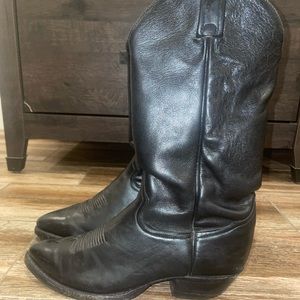 Black leather Tony lama cowboy boots